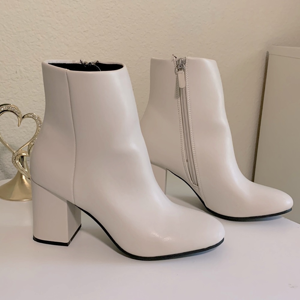 Almond toe white zip up chunky ankle heel booties. Size 7 only worn once!